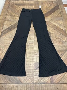 Livi by Olivia Rae black ribbed flare lounge pants size small